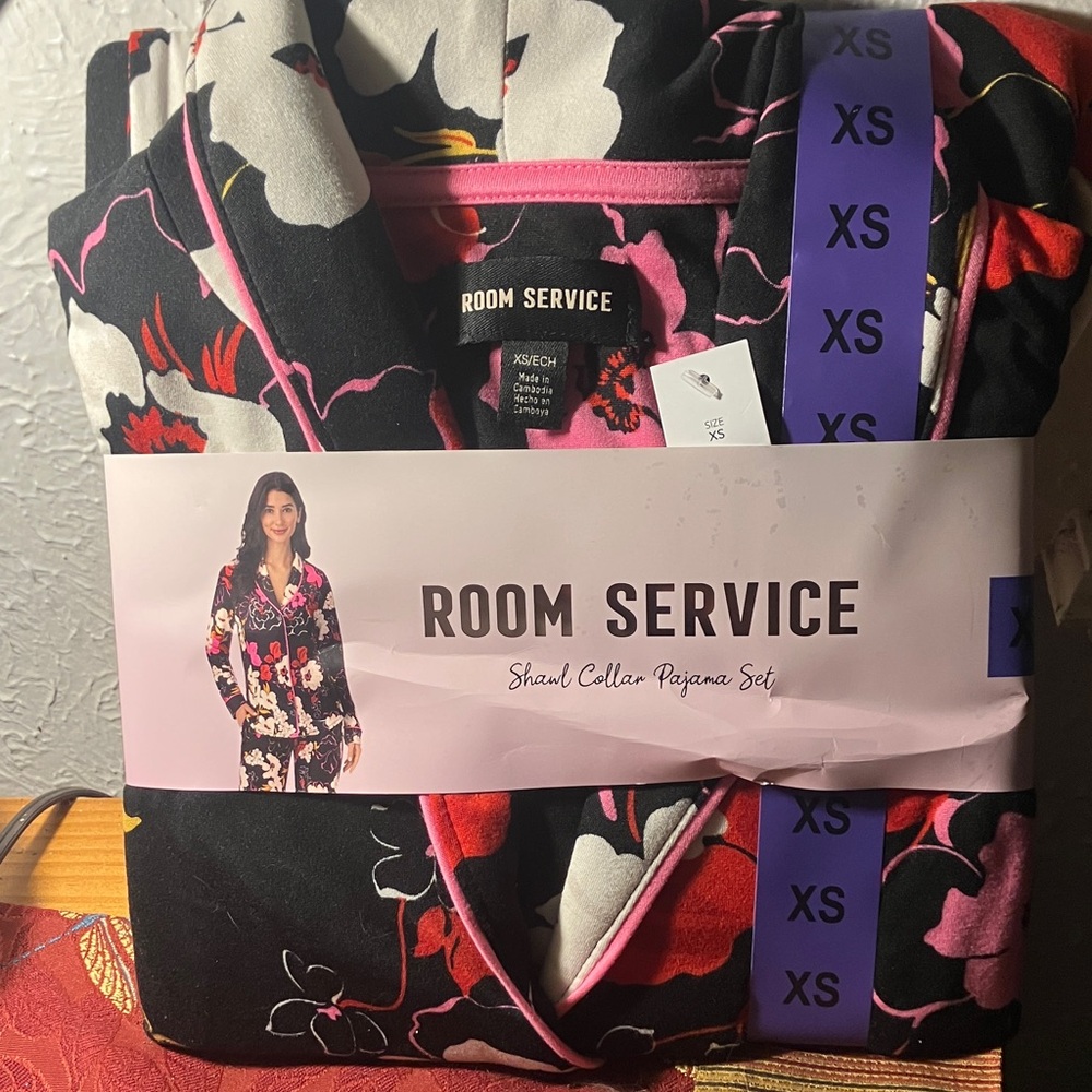 Room Service Women's Shawl Collar Pajama Set,Black and Red Floral-Amazingly soft